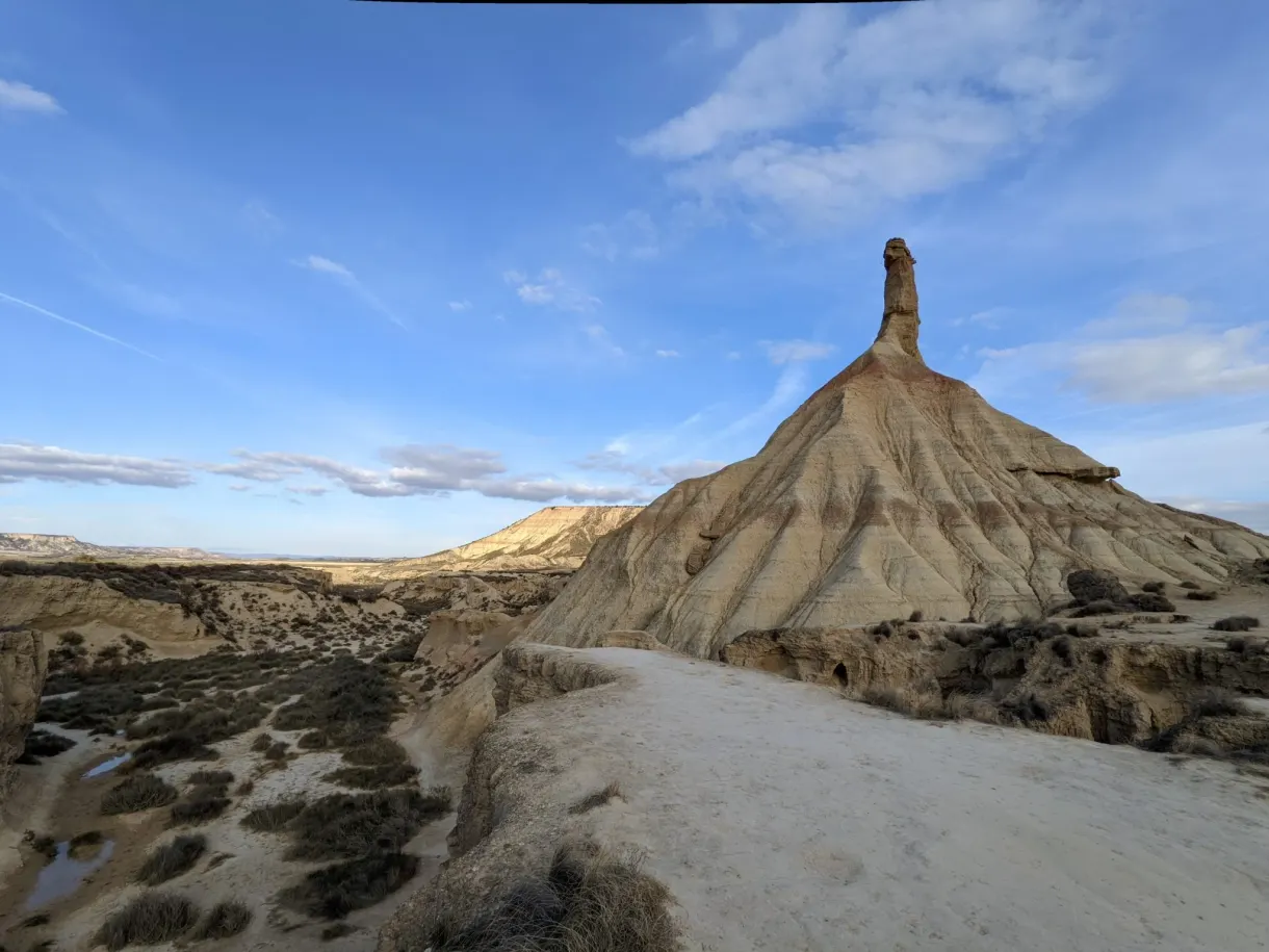 La cheminée de fée aperçue depuis la piste blanche