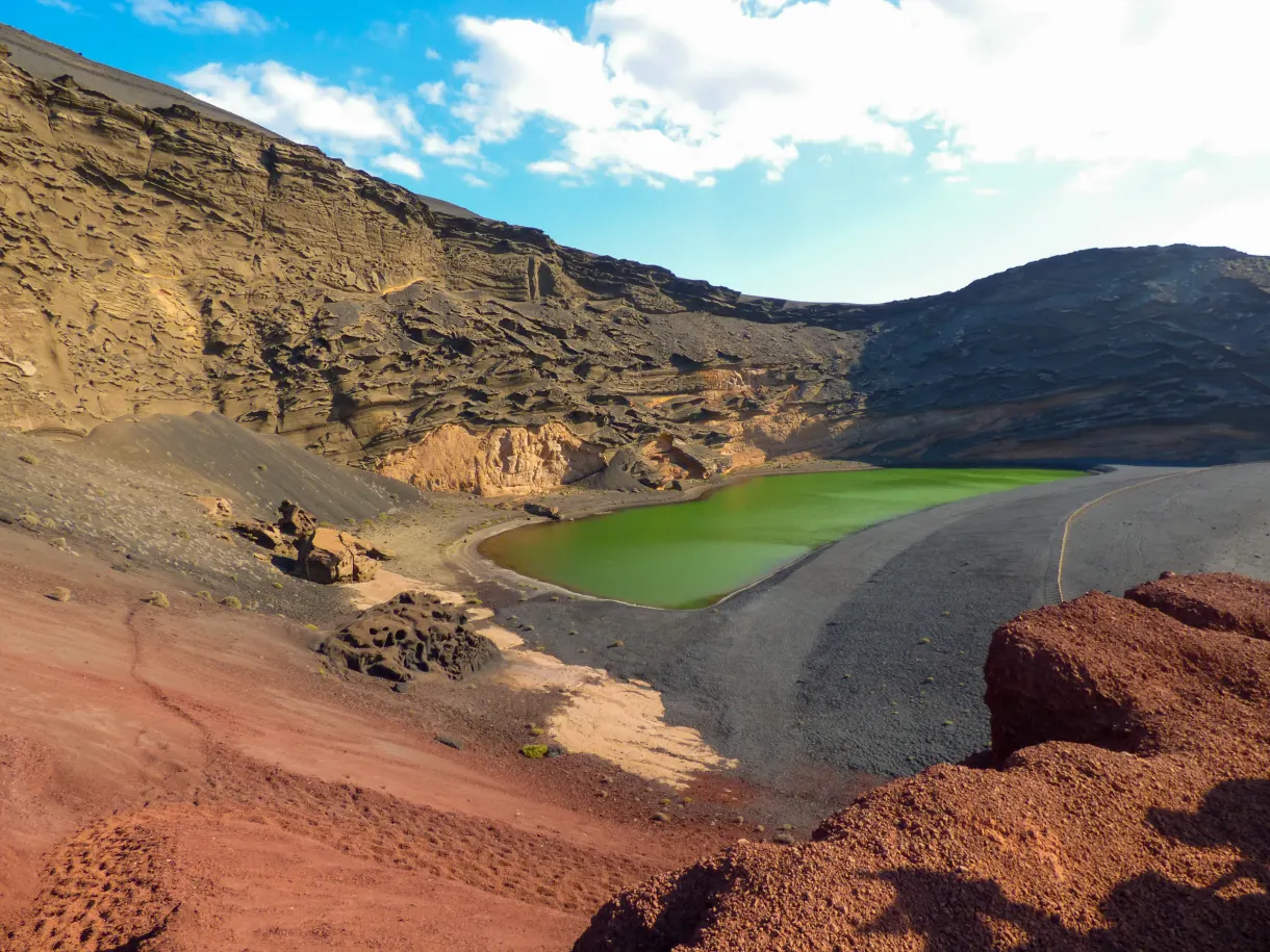 Bandeau titre L'ouest de Lanzarote sur une côte volcanique et l'océan