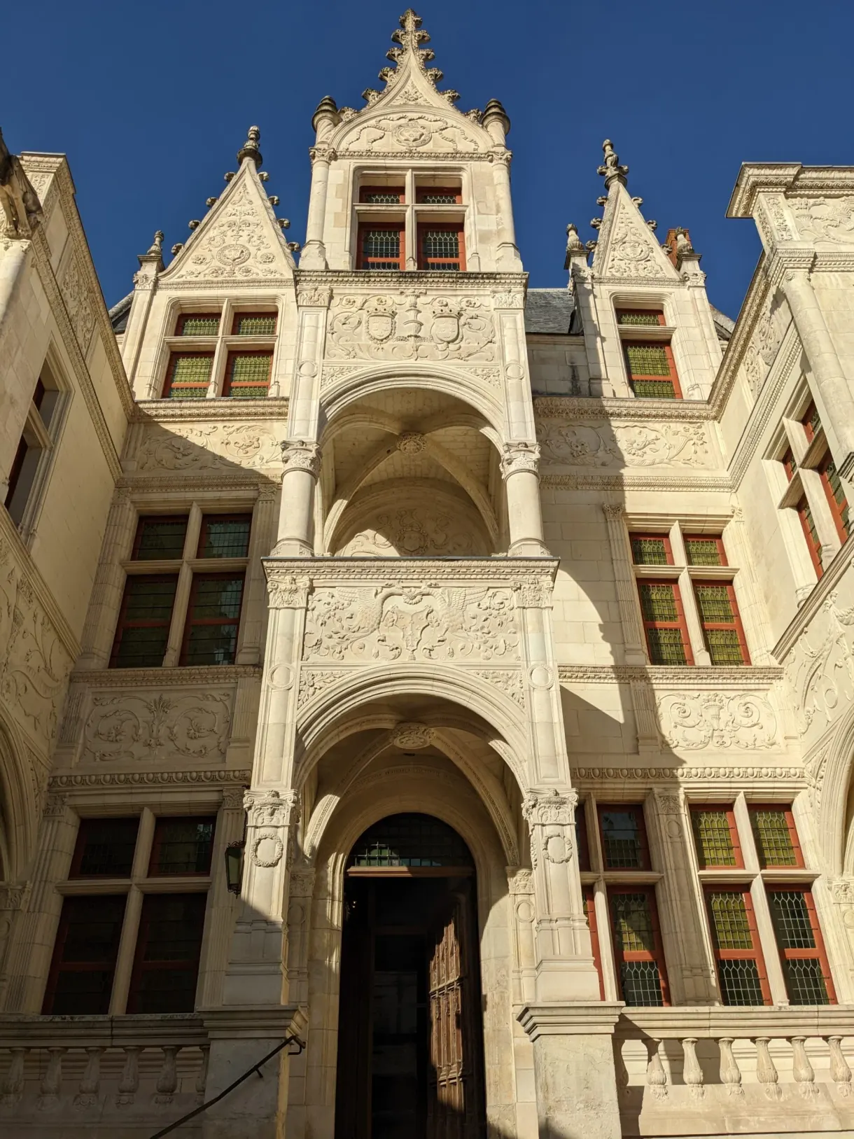 Façade Renaissance en tuffeau sculpté de l'hôtel Goüin