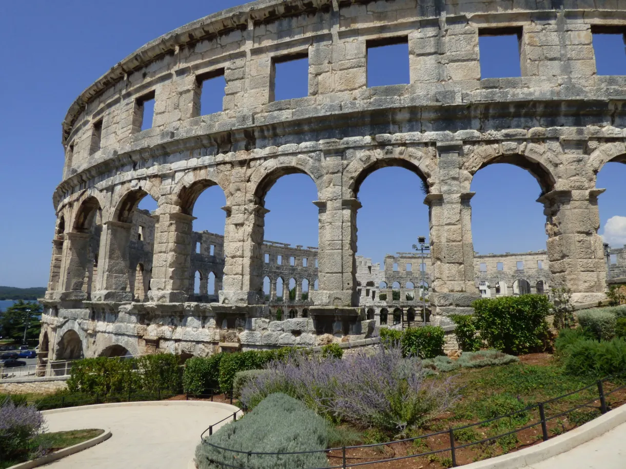 Arènes romaines de Pula et leurs arcades sur trois niveaux