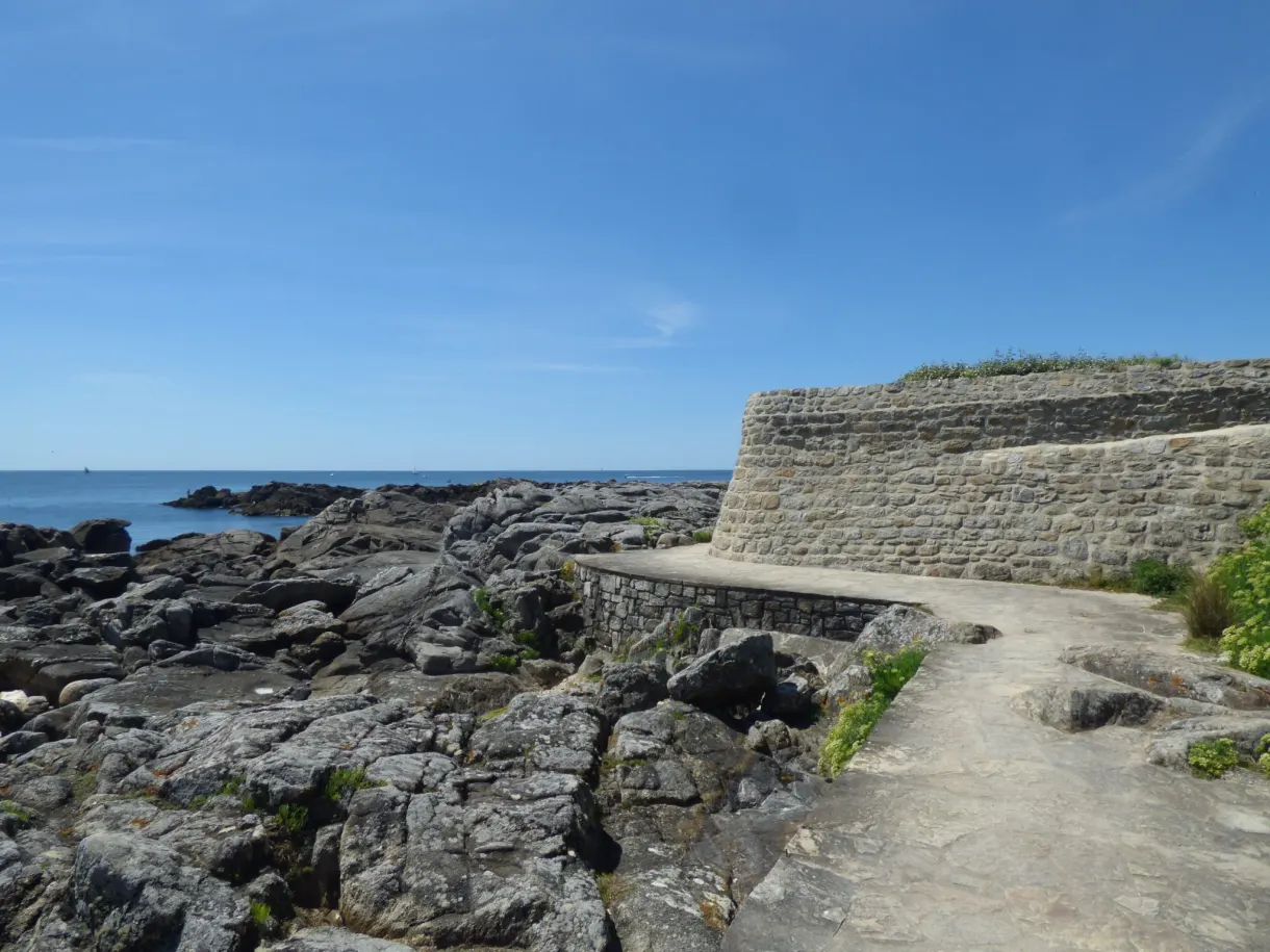 Flat rocks and a low stone wall at the edge of the ocean