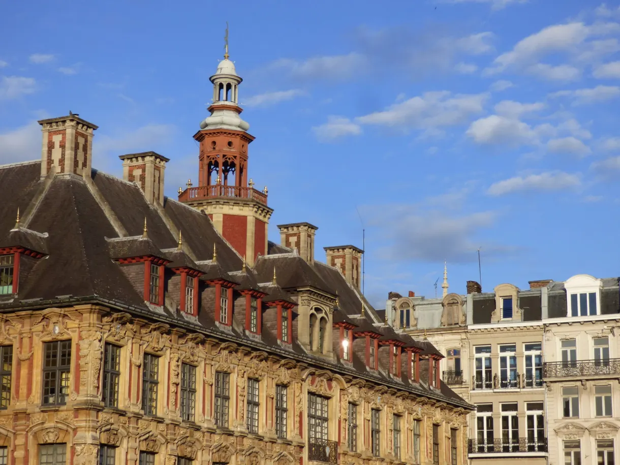 Façades sculptées et clocheton de la Vieille Bourse
