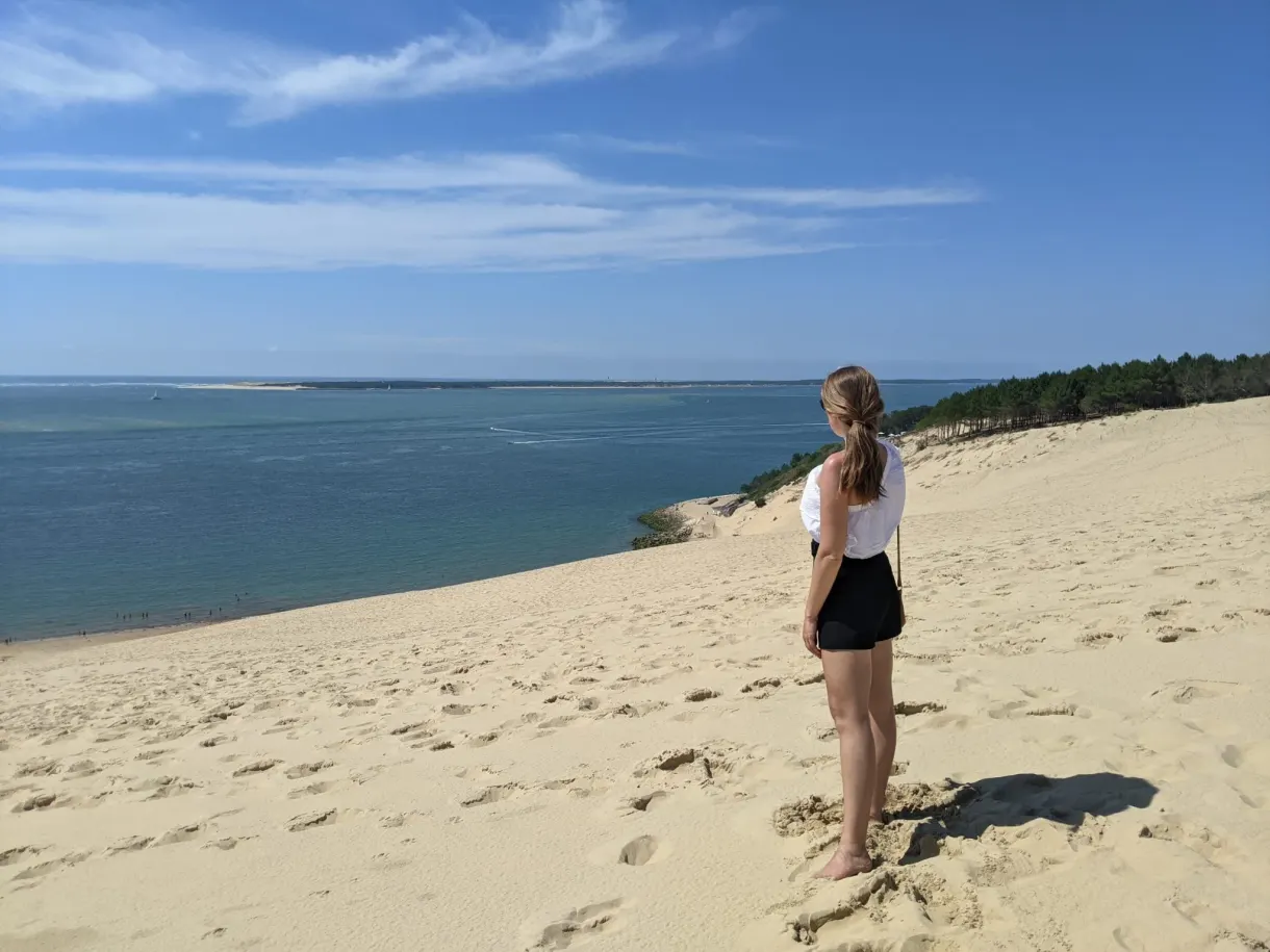 Face à l'océan depuis la crête de la dune du Pilat